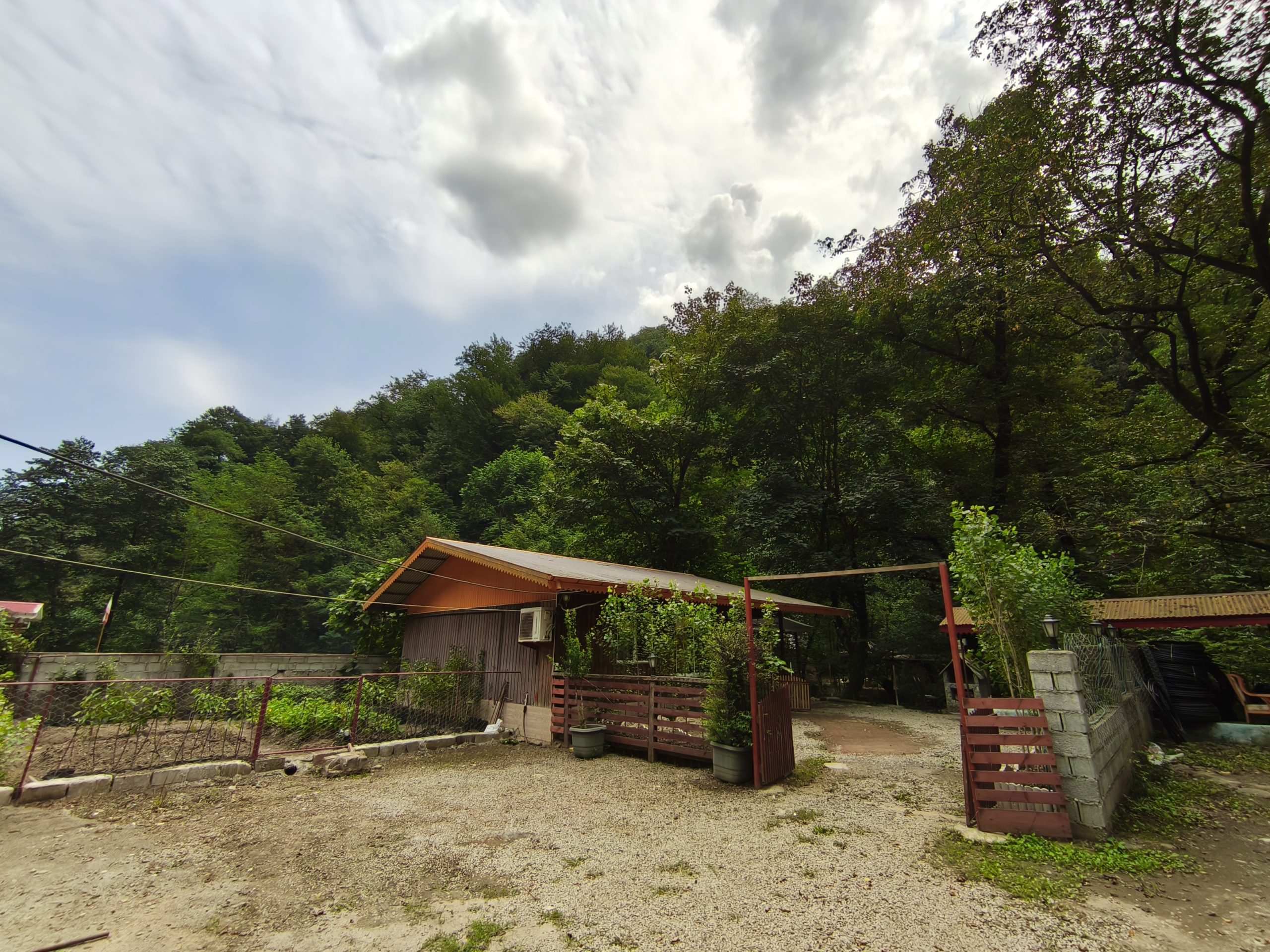 کلبه چوبی منصور