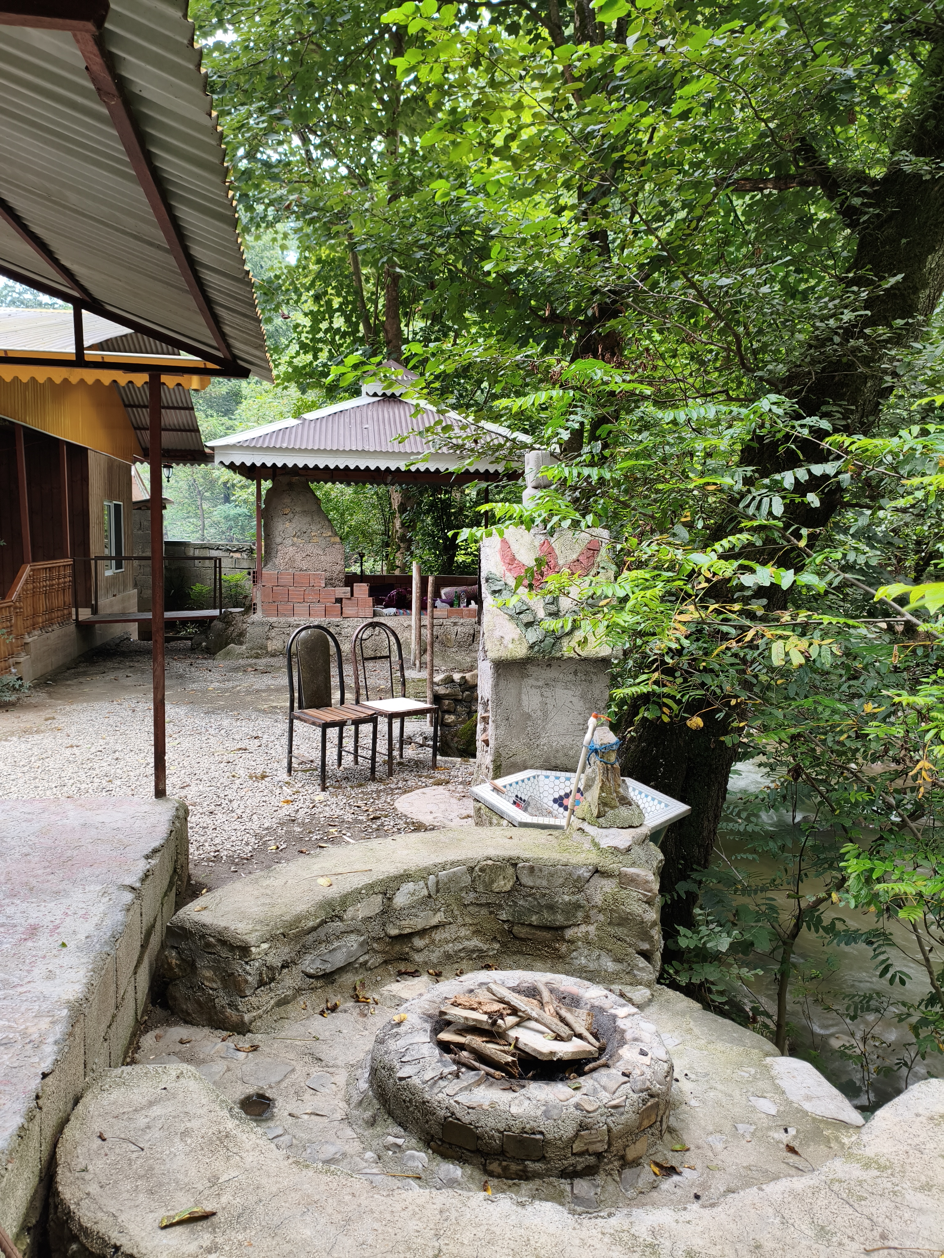 کلبه چوبی منصور