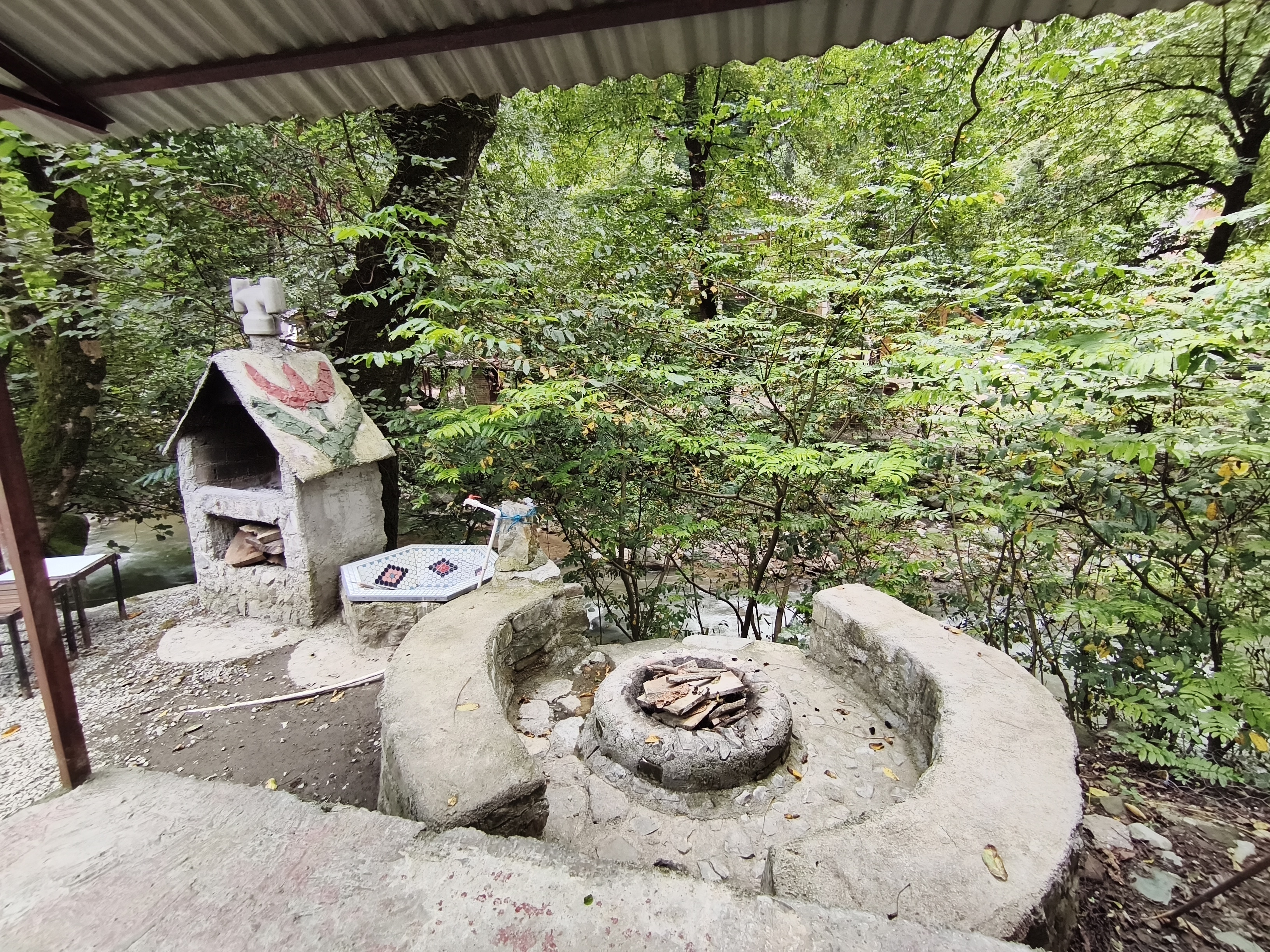 کلبه چوبی منصور