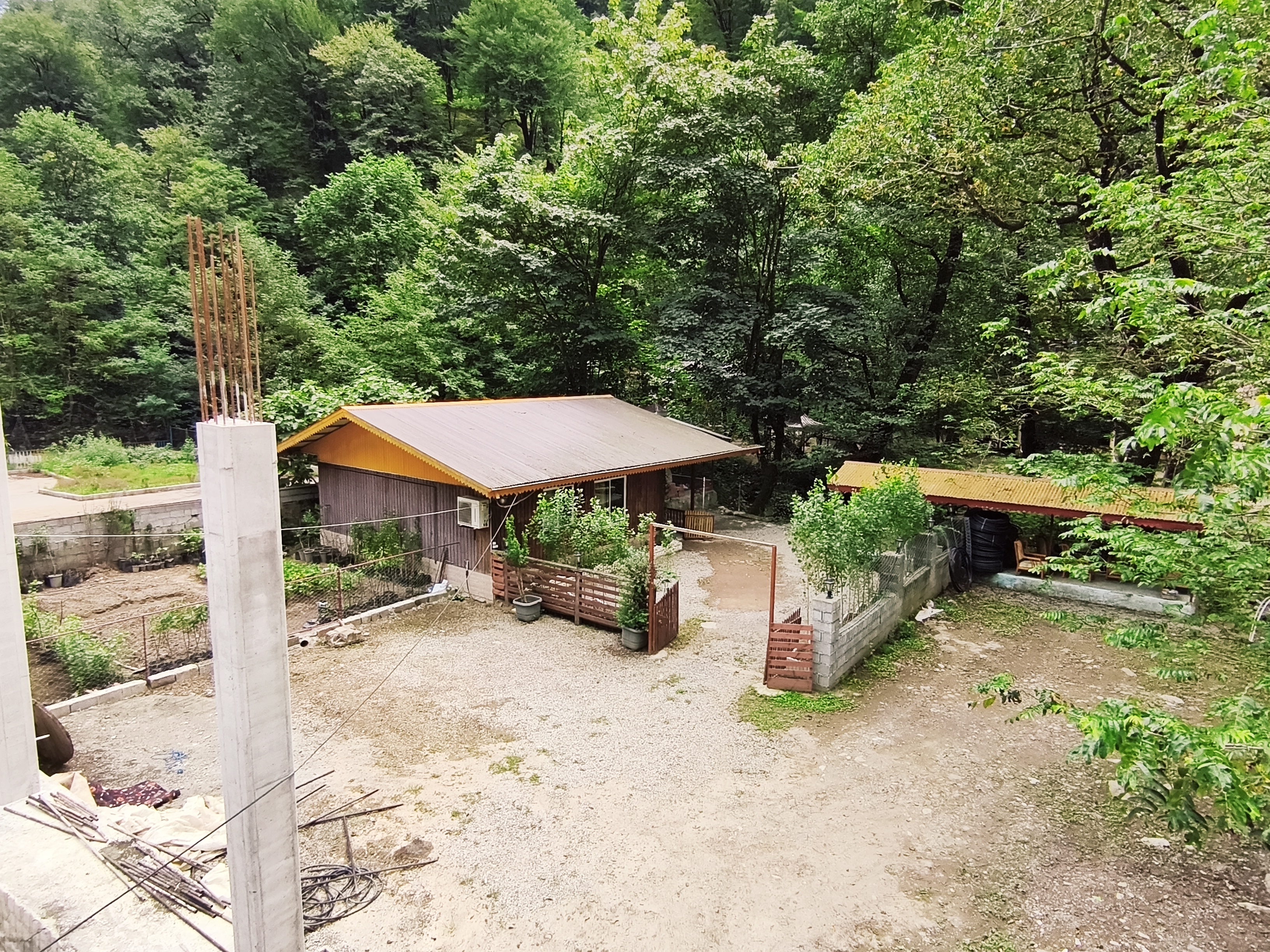 کلبه چوبی منصور