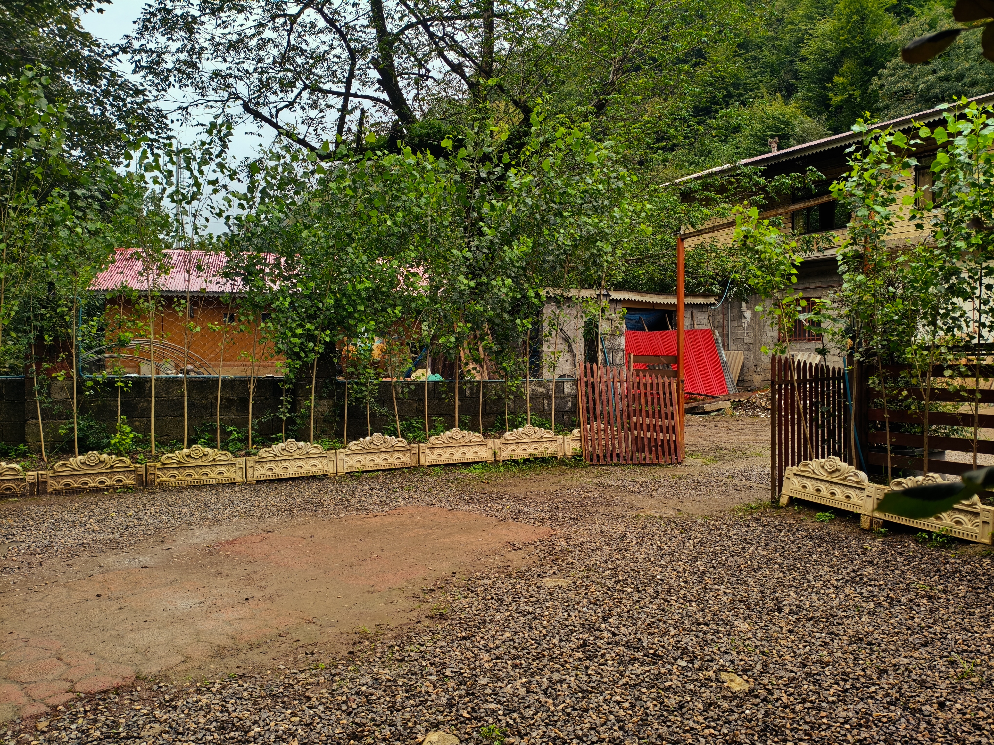 کلبه چوبی منصور