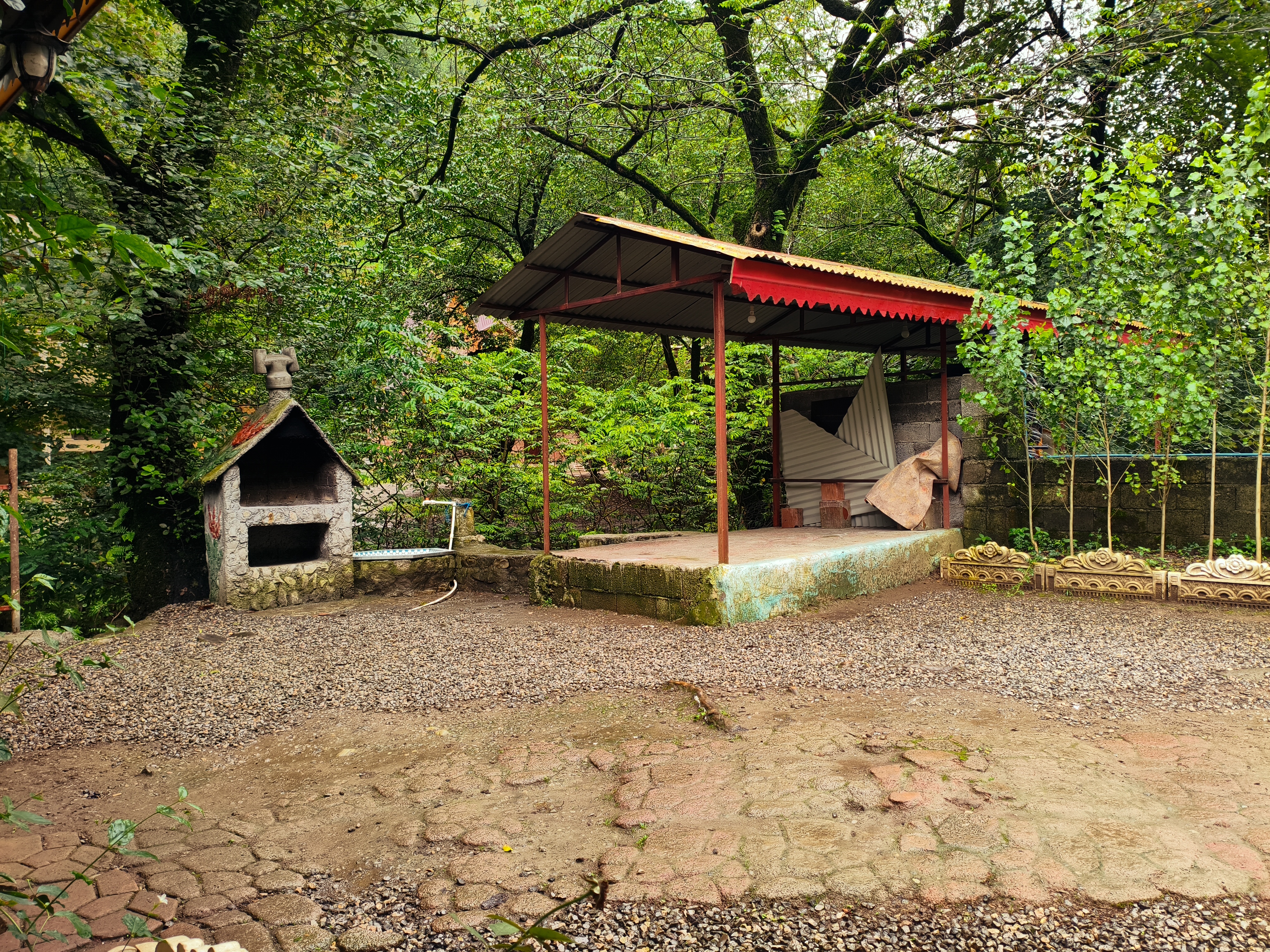 کلبه چوبی منصور