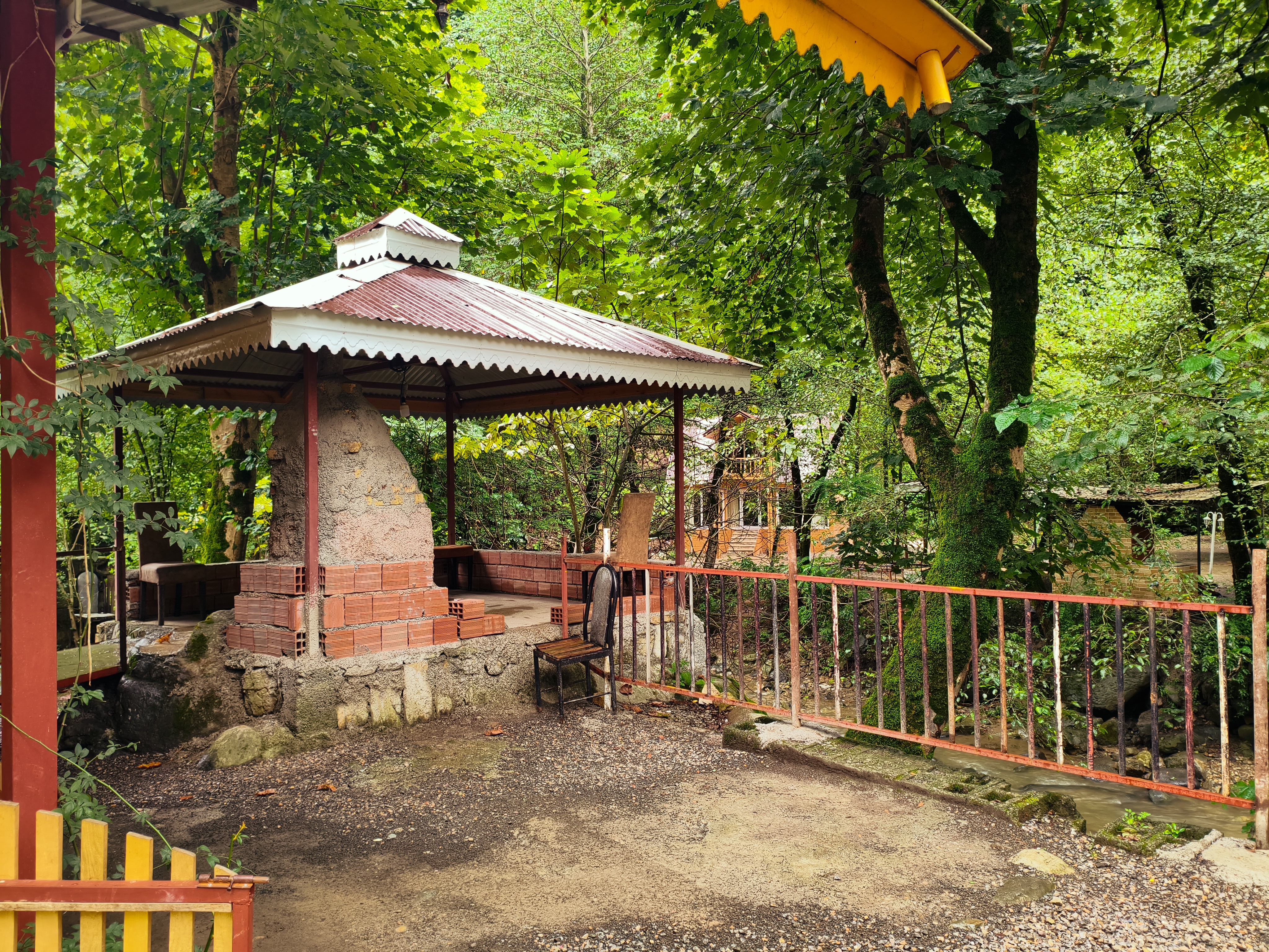 کلبه چوبی منصور