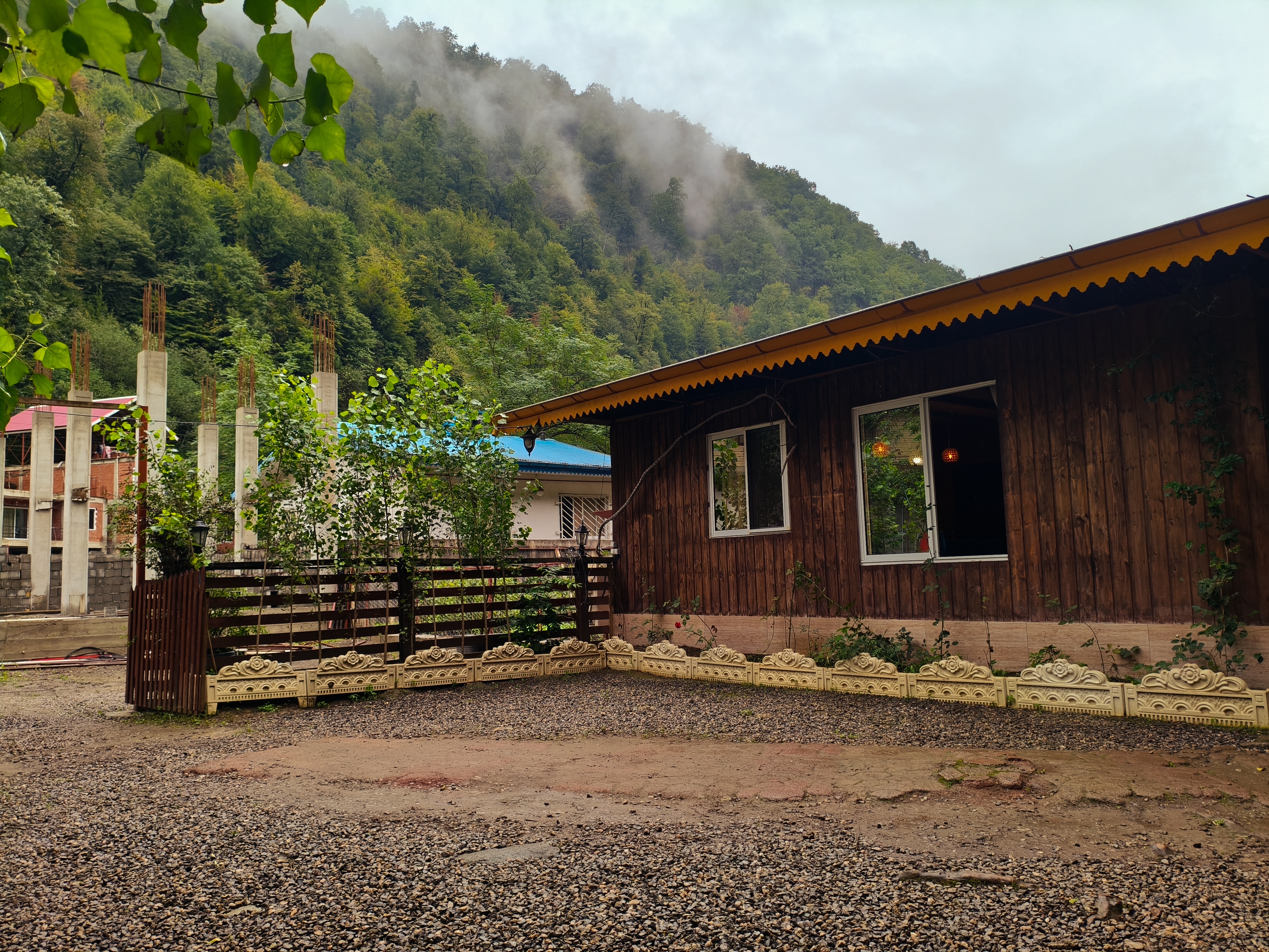 کلبه چوبی منصور