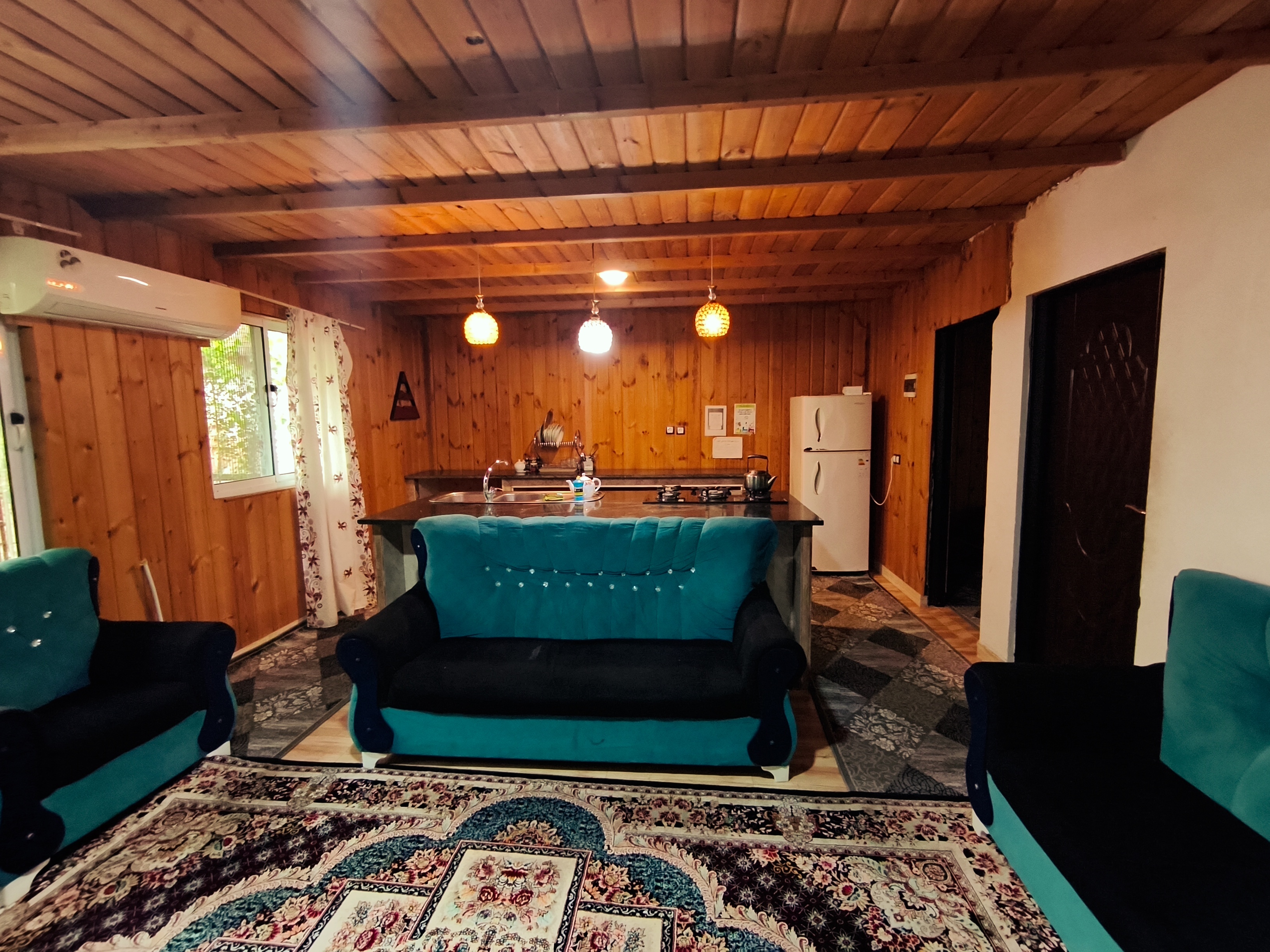 کلبه چوبی منصور