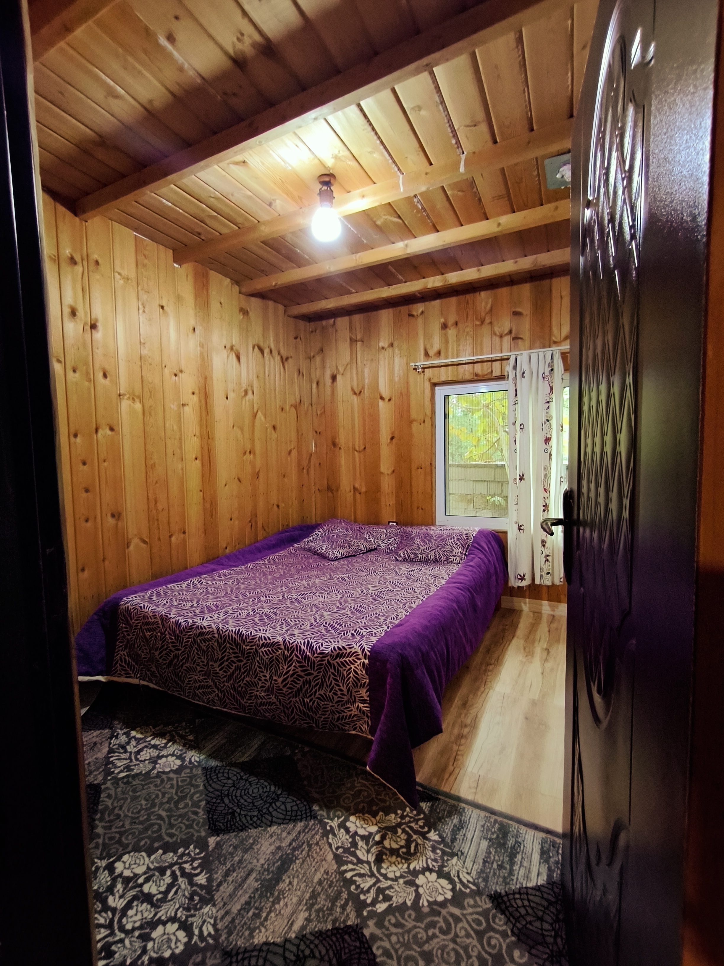 کلبه چوبی منصور