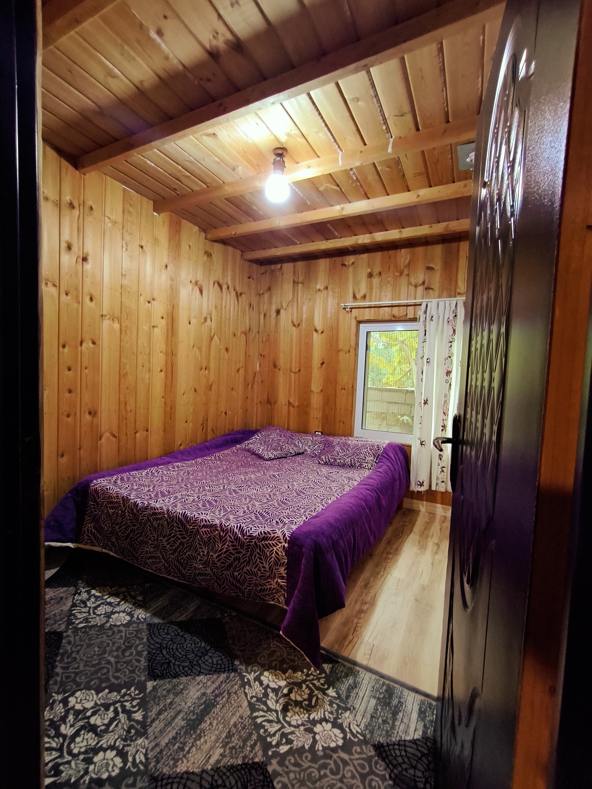 کلبه چوبی منصور