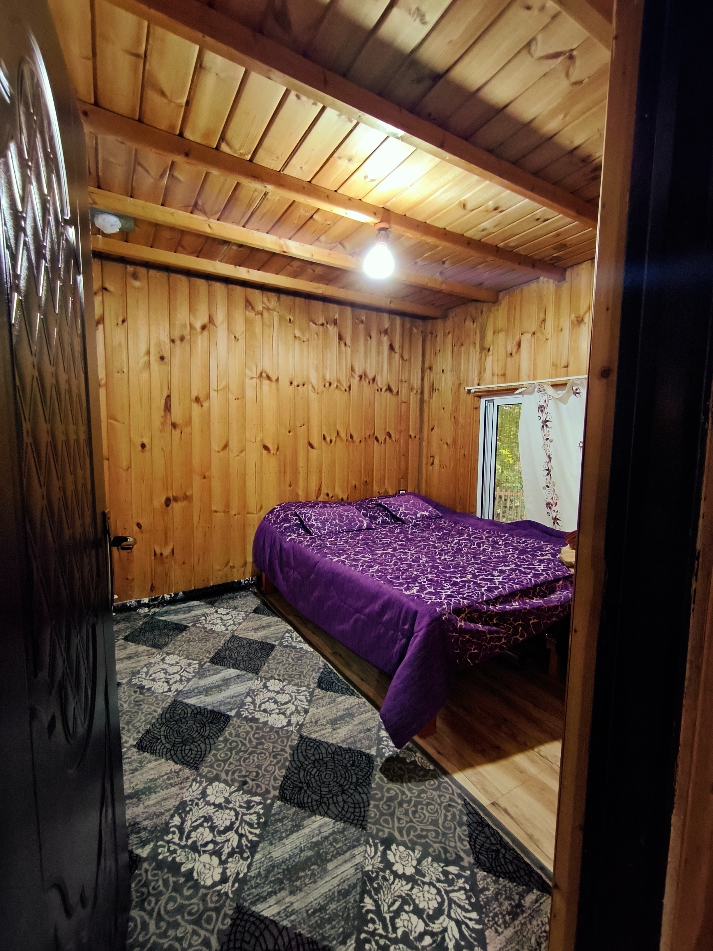 کلبه چوبی منصور