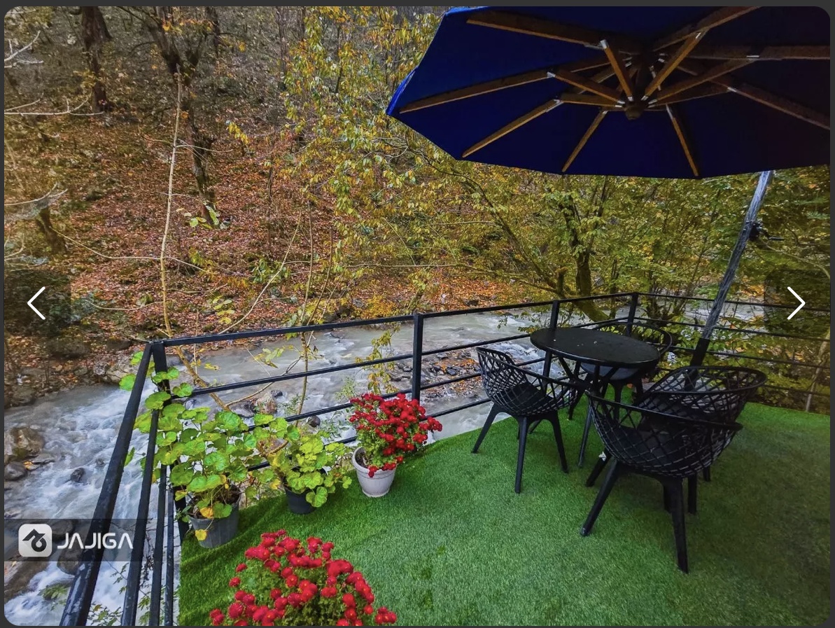 کلبه جنگلی شیشه ای کنار رودخانه اسالم_ گیجاو