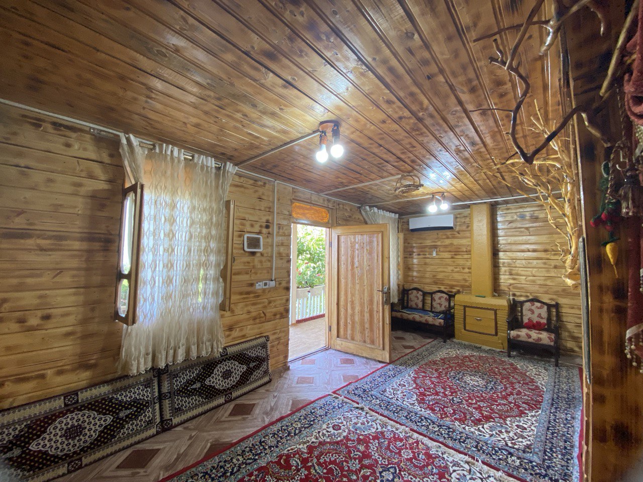 کلبه چوبی عمو کوروش