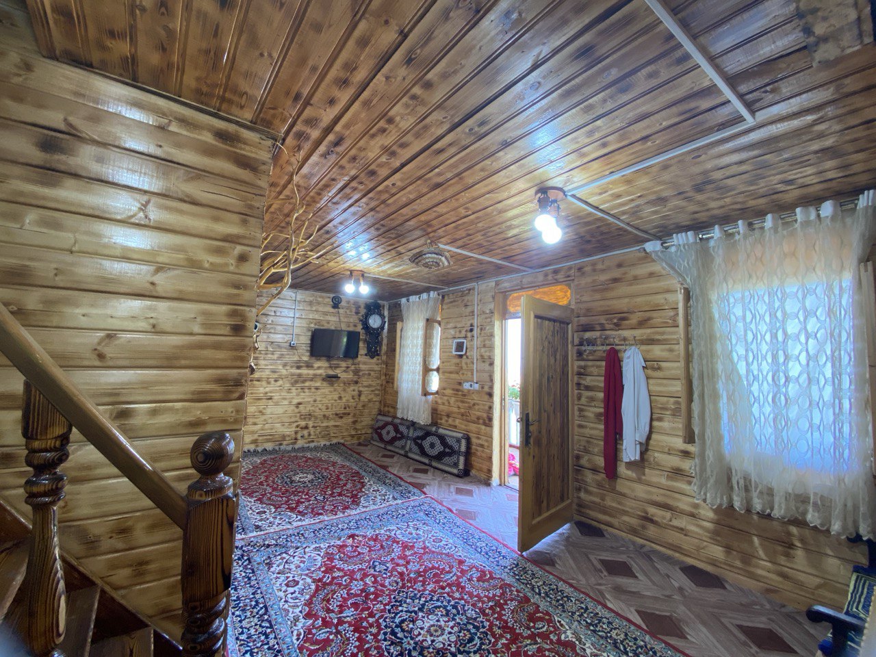 کلبه چوبی عمو کوروش