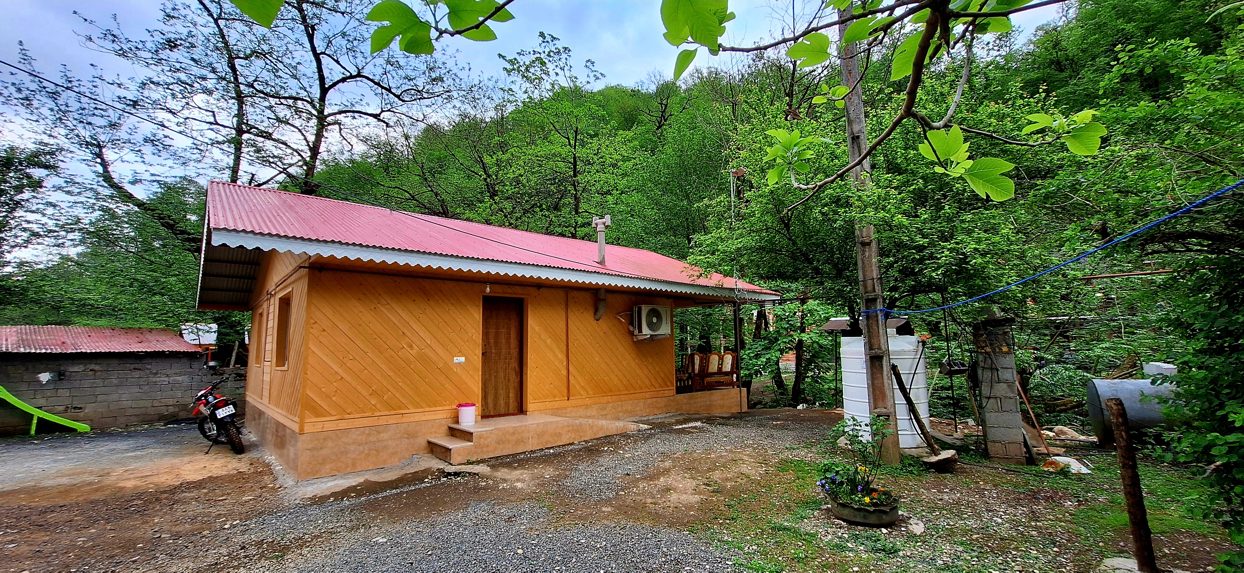 کلبه چوبی امیر علی