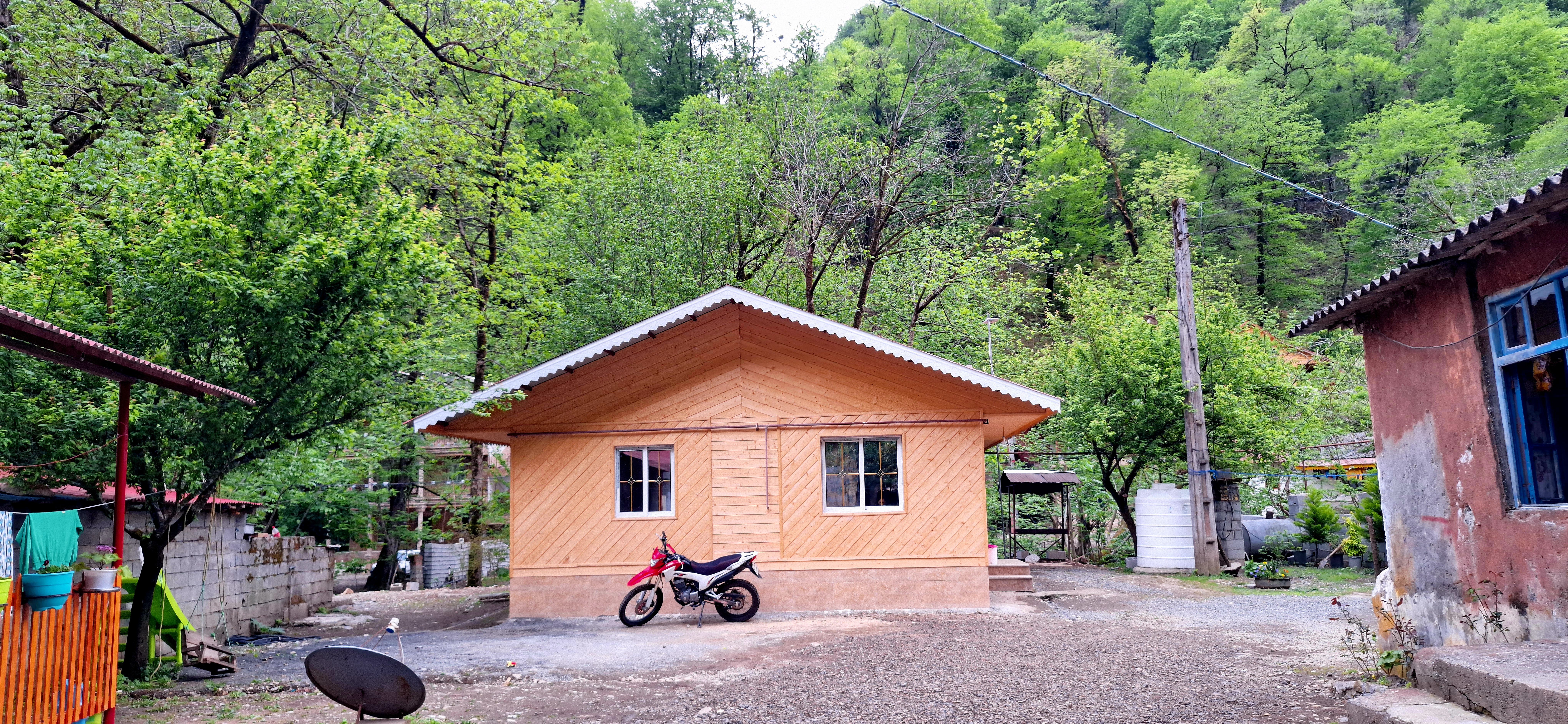 کلبه چوبی امیر علی