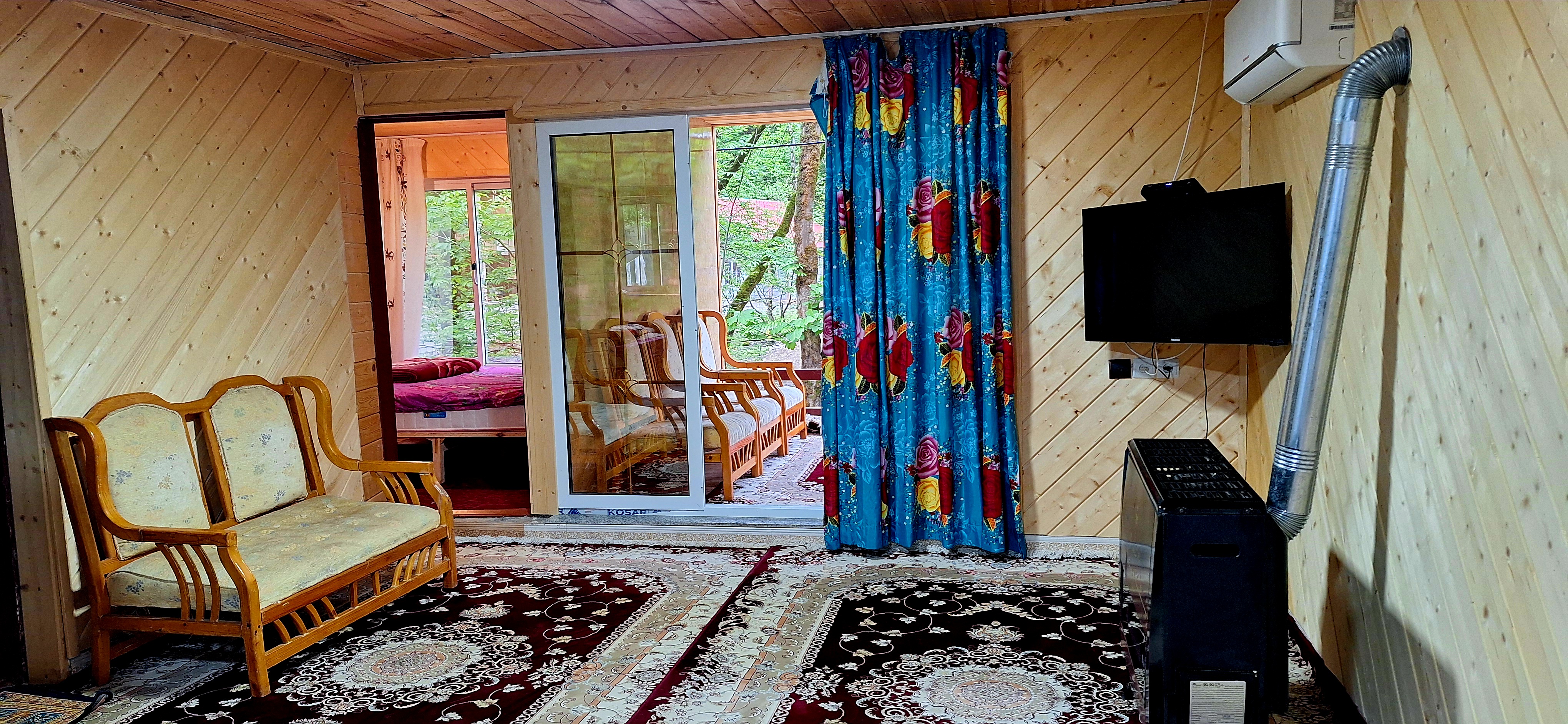 کلبه چوبی امیر علی