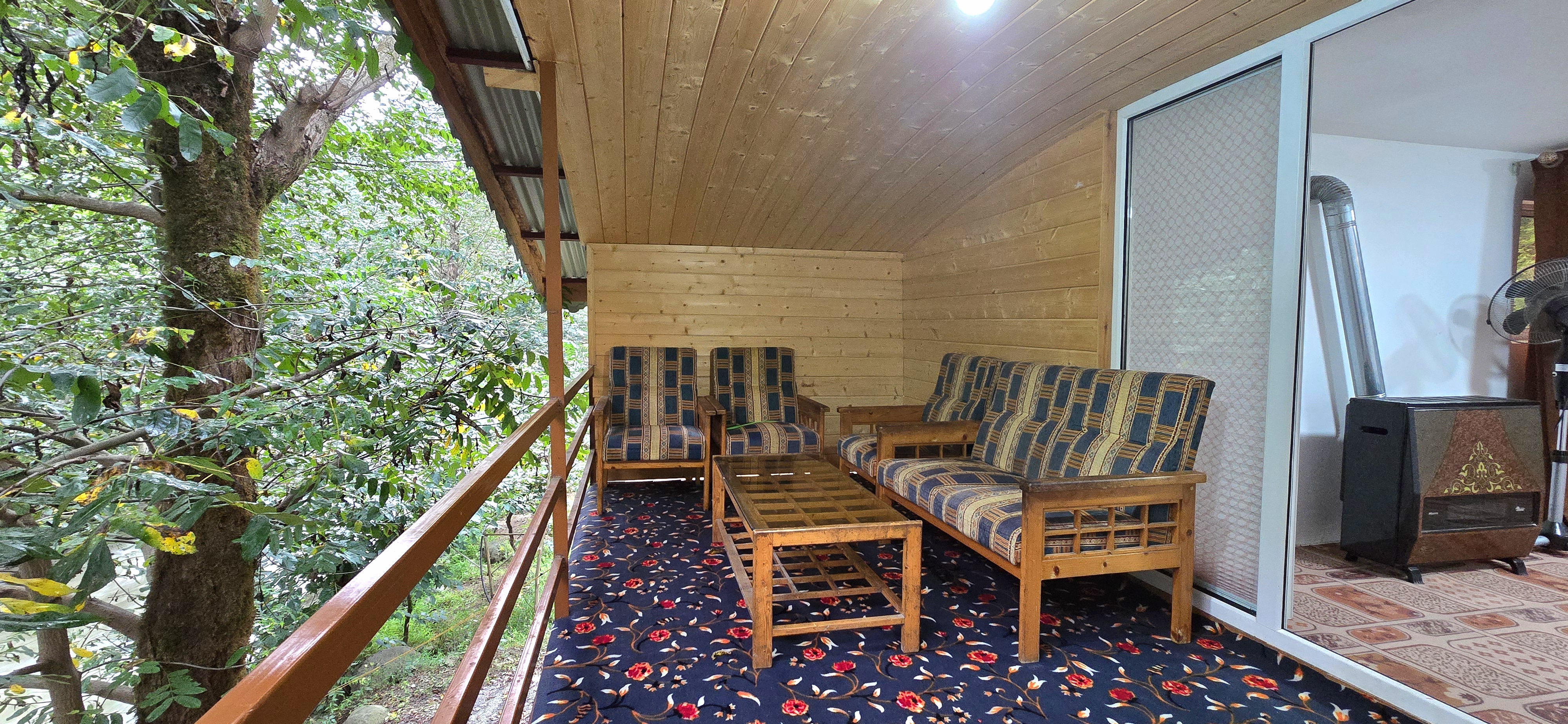 کلبه چوبی آتیلا