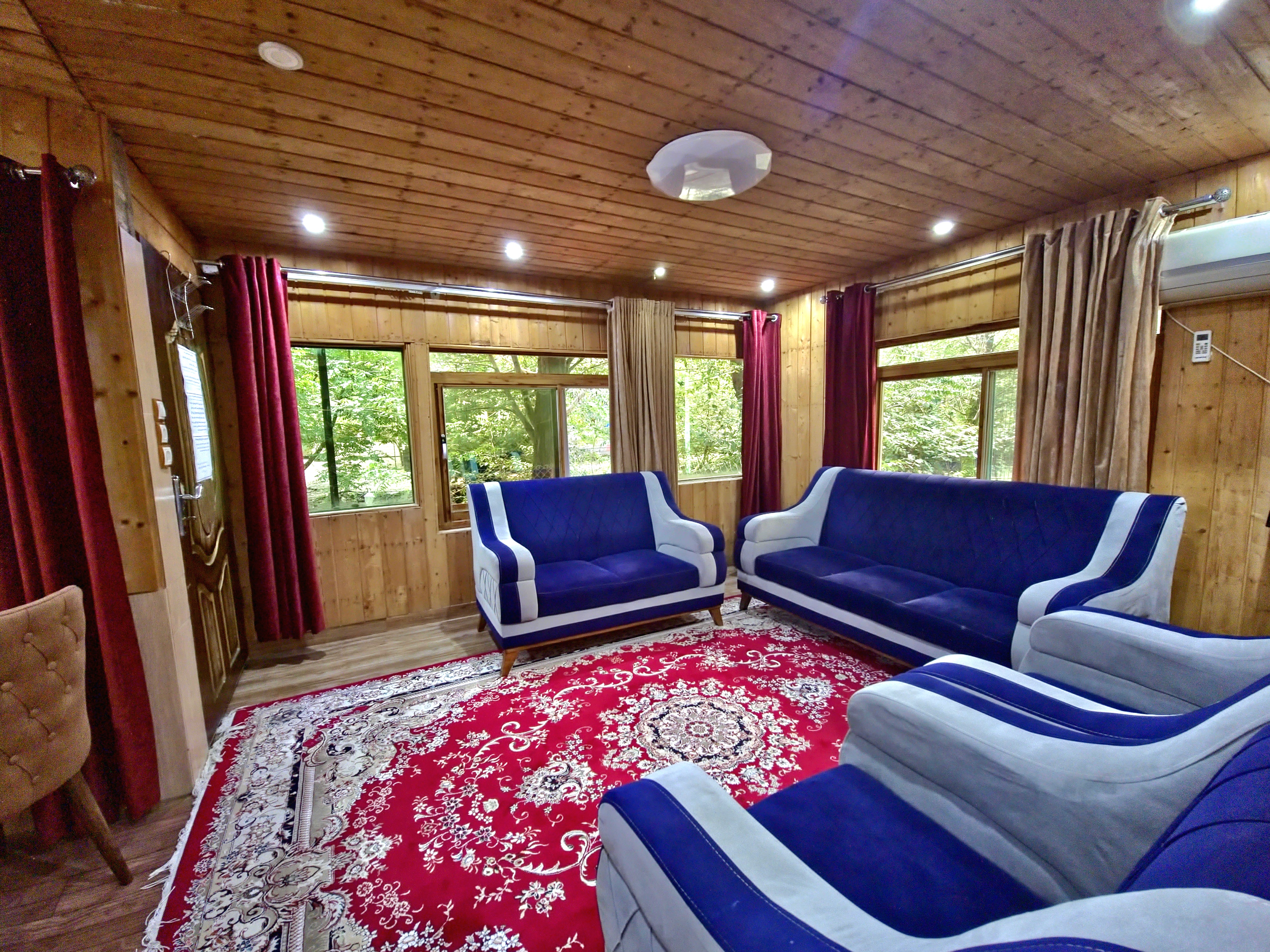 کلبه چوبی آتیلا