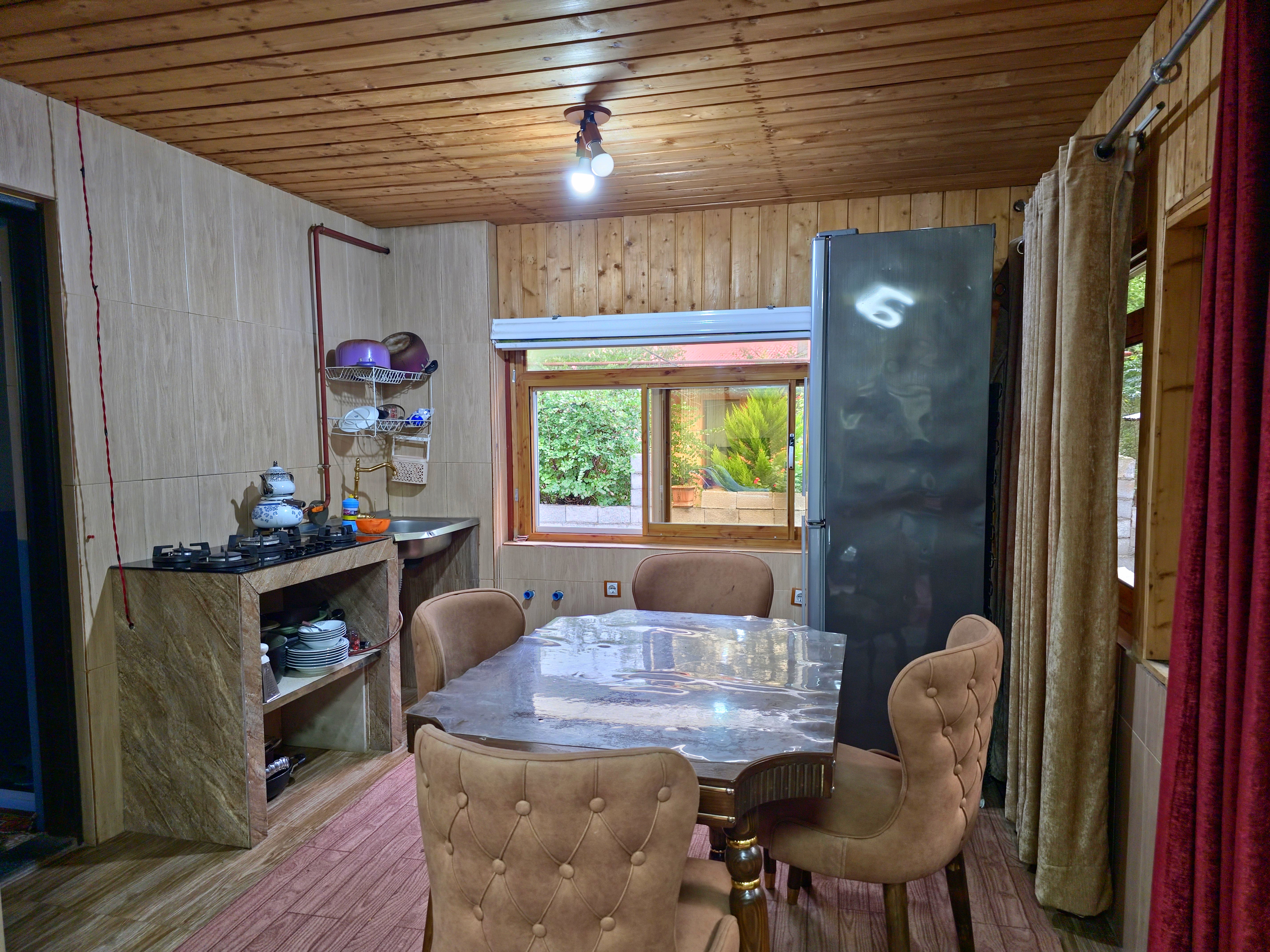 کلبه چوبی آتیلا